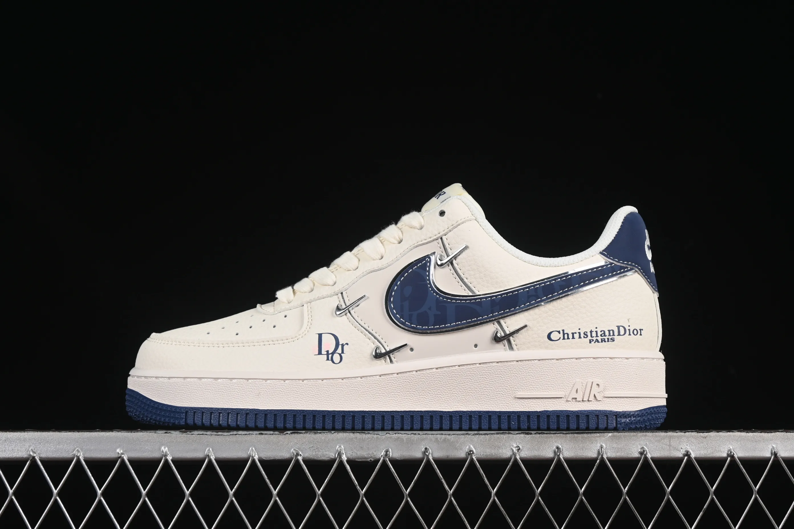 All categories Nk Air Force 1 Air Force series Nk Air Force 1 Low Air Force low top Nike Air Force 1'07 Low Dior joint blue four small silver hooks Air Force 1 low top casual sneakers XS2869-001